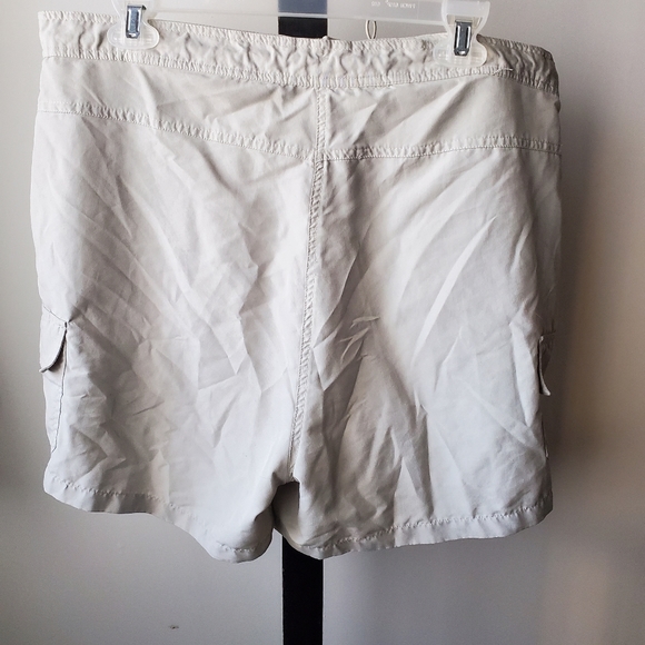 Shorts - Picture 2 of 4